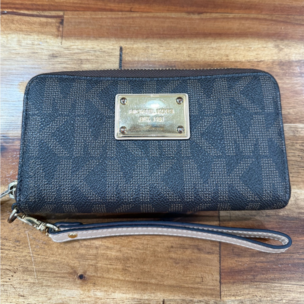 Michael Kors Wristlet